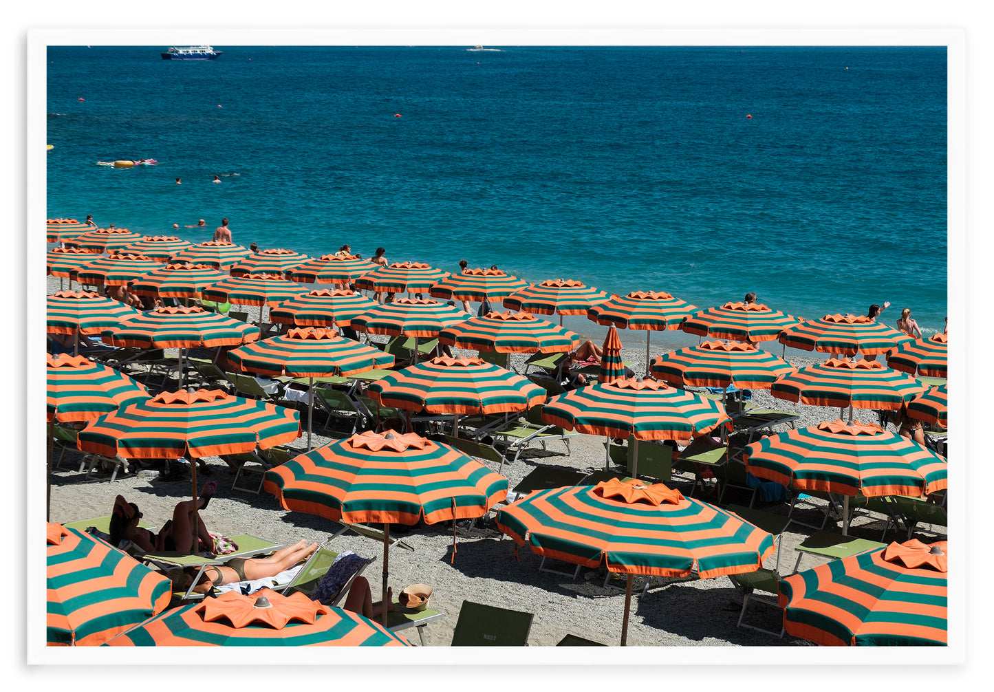COLORFUL ESCAPES