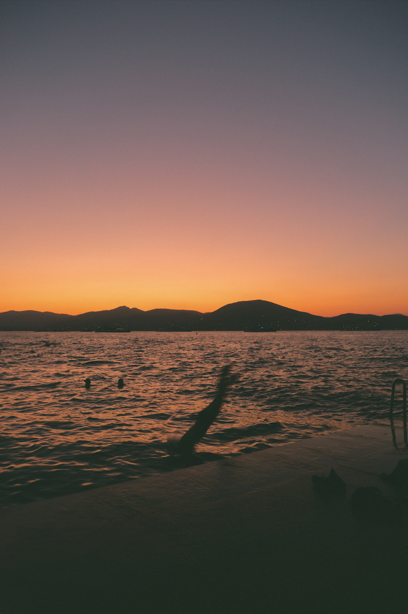 MAGIC HOUR